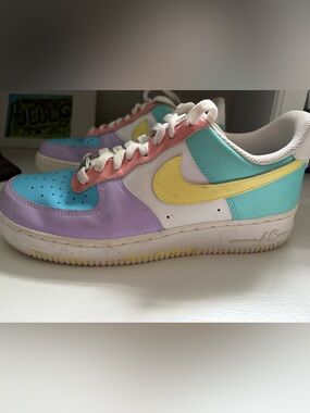 Nike Airforce 1 ‘07 Easter Size 9